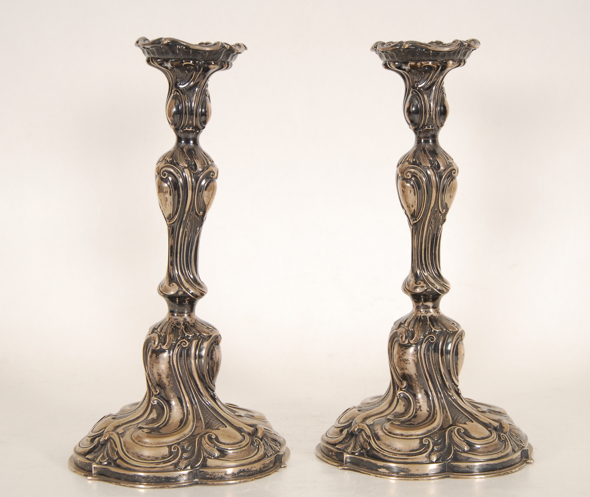 Paire de chandeliers de style Louis XV 